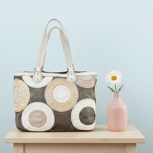 Coach Bag Circle Patchwork Tote in Canvas F19042